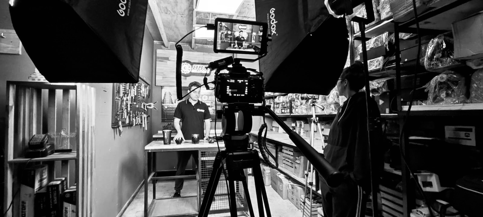 Facu y Mica trabajando en estudio